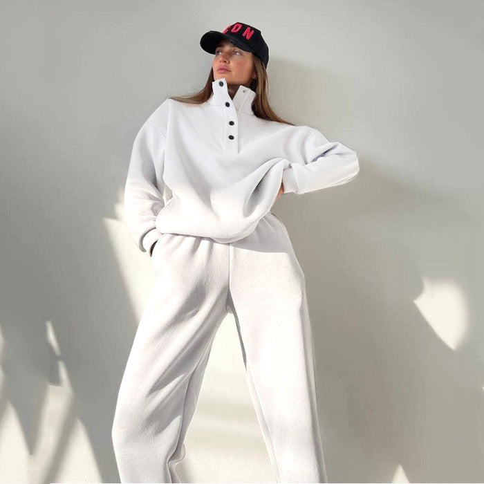 Ella | Mysset med ståkrage och joggingbyxor