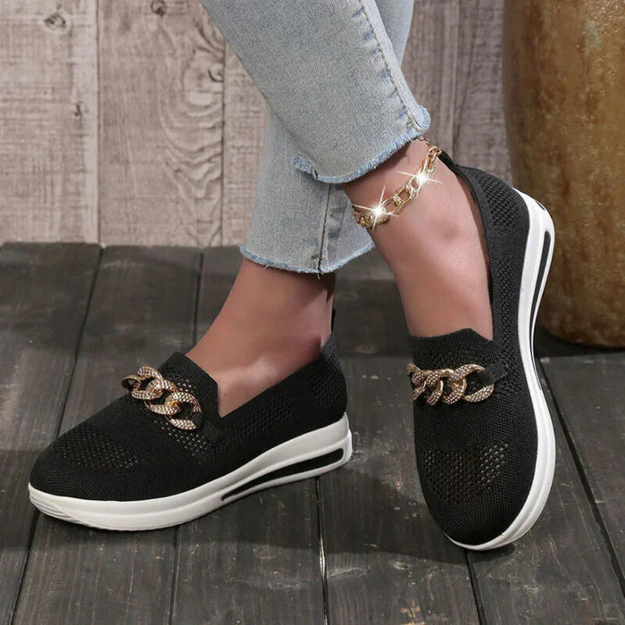 Dam Slip-On Loafers med Kedjedeltalj och Mesh-Design