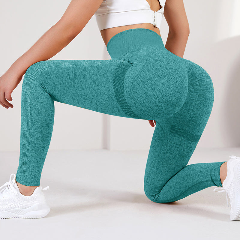 Kvinna i sömlösa push up tights