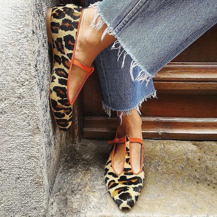 Stiliga | Eleganta Leopard T-Strap Lågskor