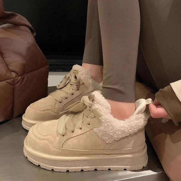 Dam Gevoerde Sneakers med Fuskpäls och Snörning